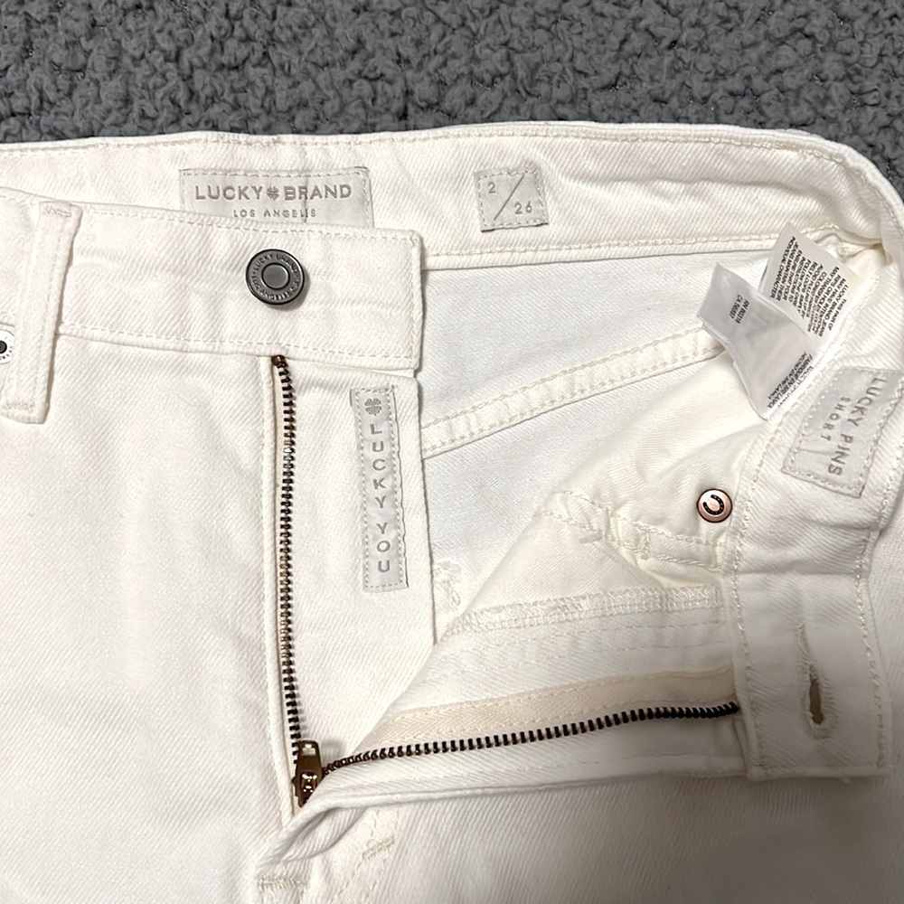 White Lucky Brand shorts - Picture 2 of 3